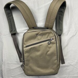 Lowepro Photo Traveler 150 Camera Backpack – Compact DSLR/Mirrorless Bag